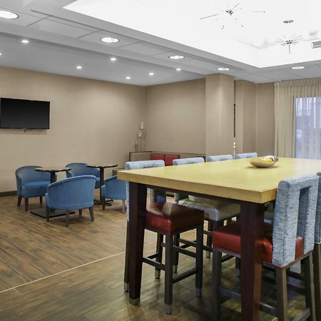 Hampton Inn Chicago Elgin/I-90 Экстерьер фото