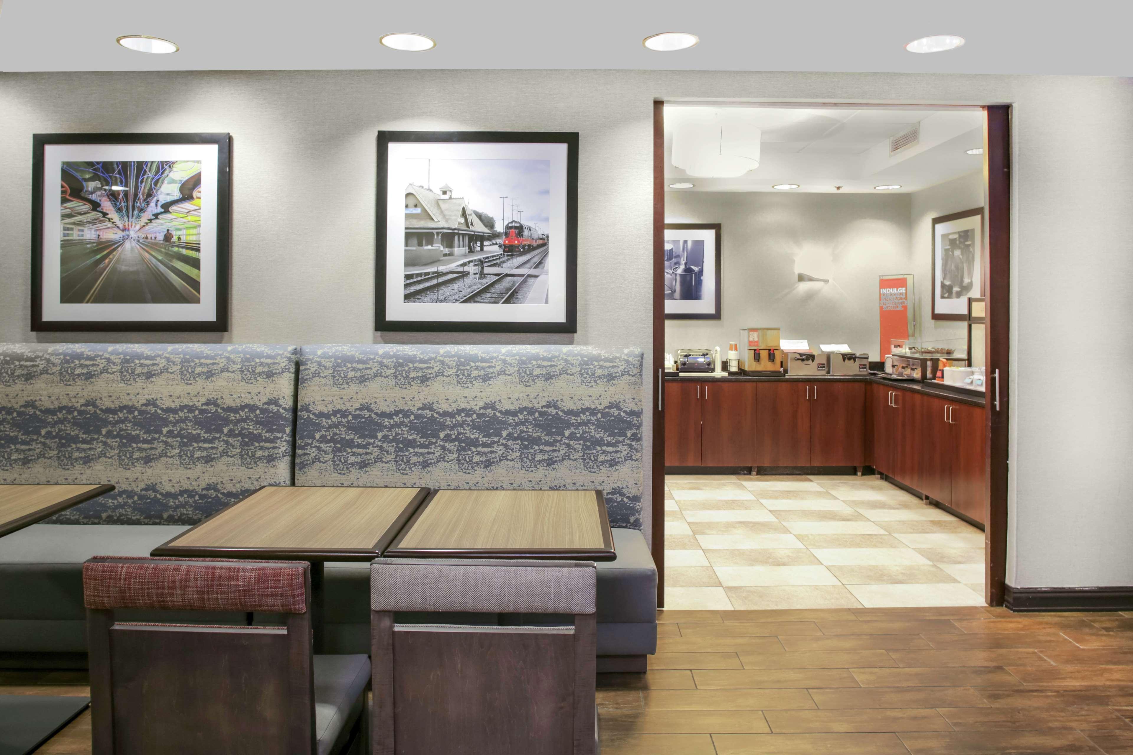 Hampton Inn Chicago Elgin/I-90 Экстерьер фото
