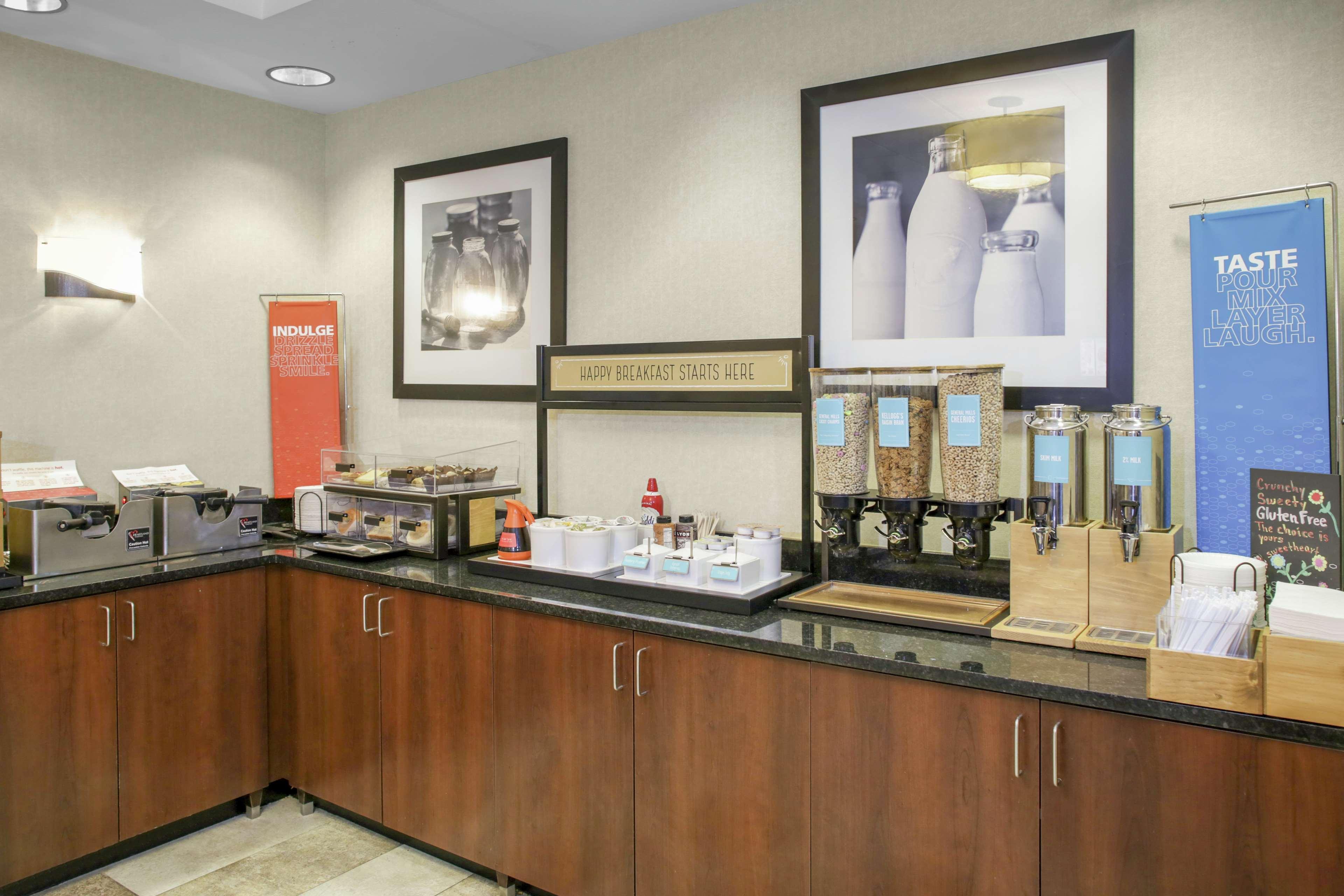 Hampton Inn Chicago Elgin/I-90 Экстерьер фото