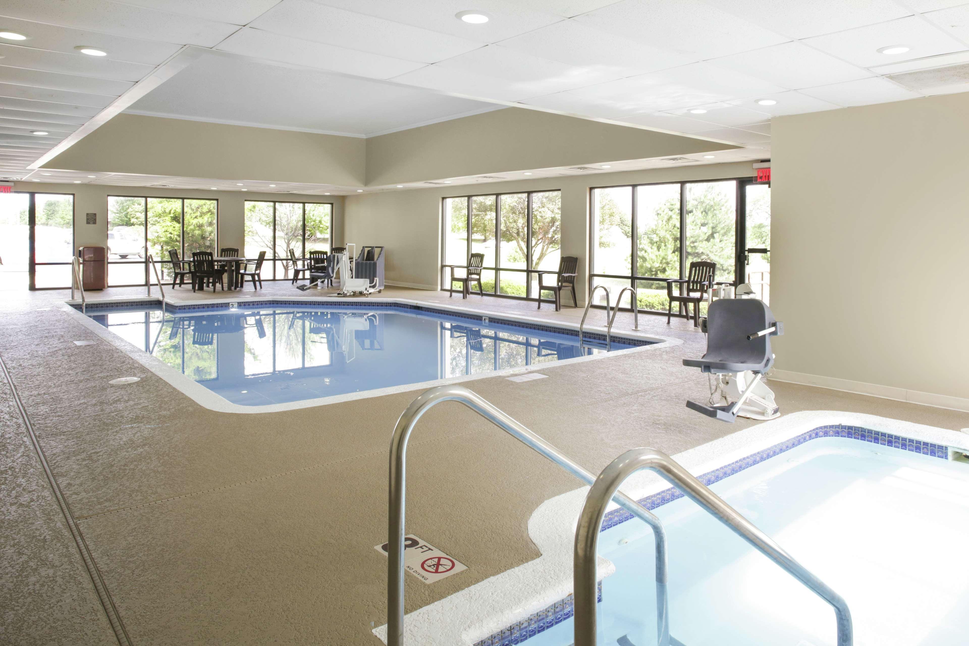 Hampton Inn Chicago Elgin/I-90 Экстерьер фото