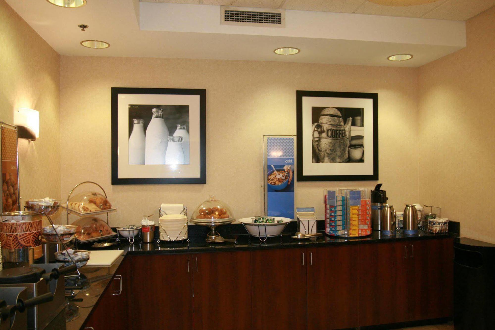 Hampton Inn Chicago Elgin/I-90 Ресторан фото